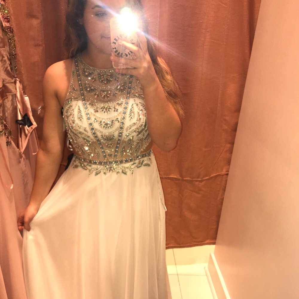 ✮ Beautiful white dress with teal beading